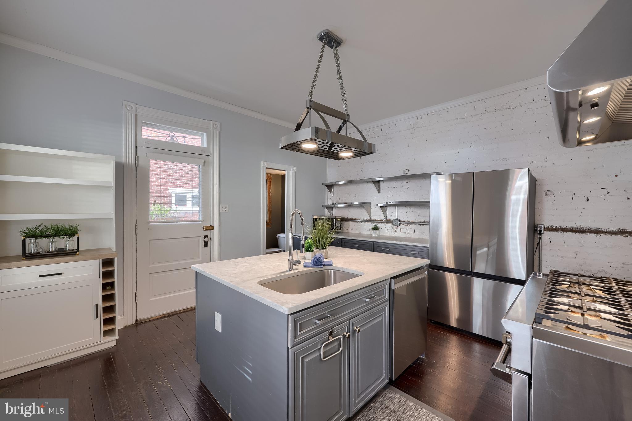 CHESTNUT HILL - Residential