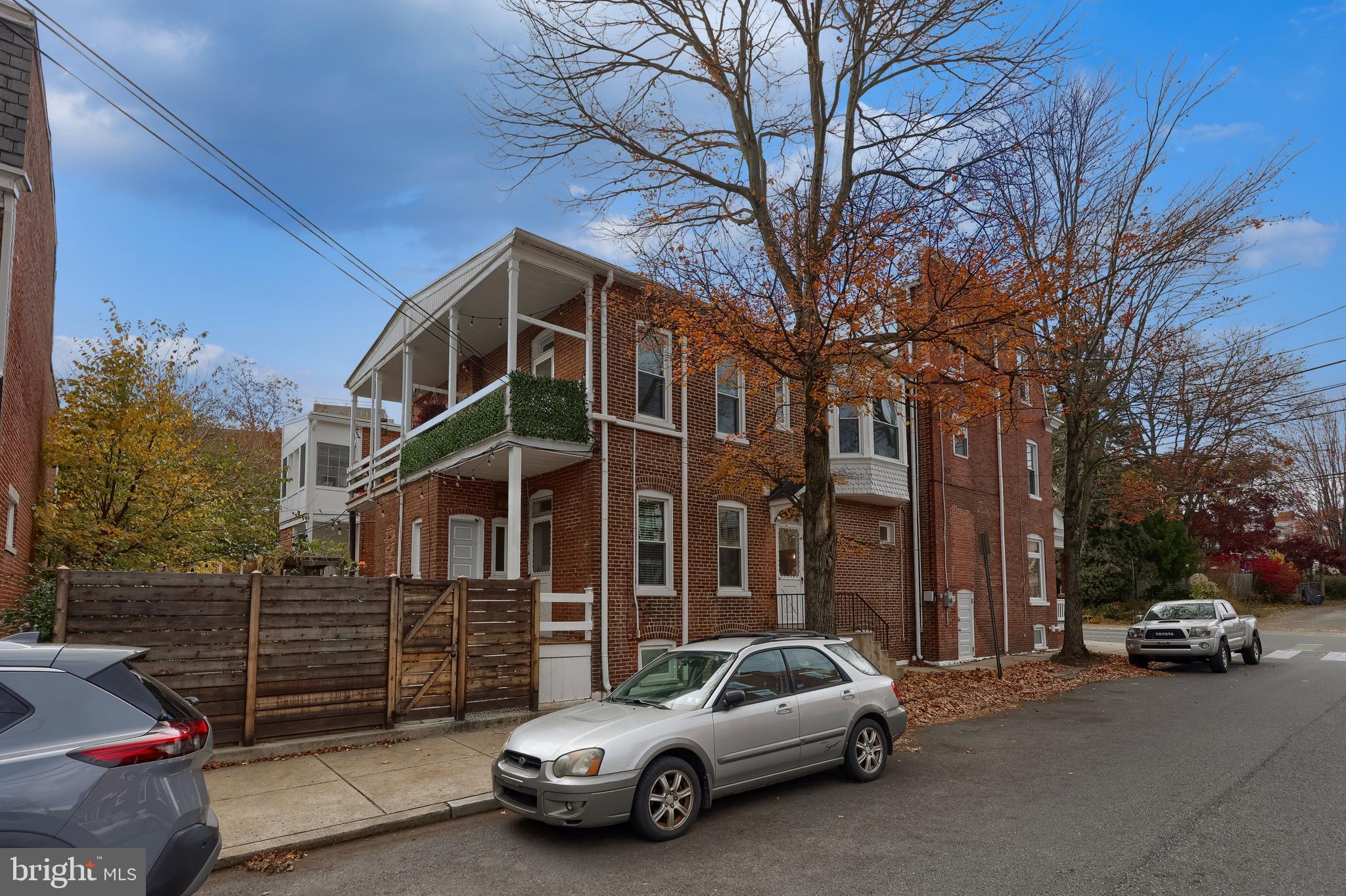 CHESTNUT HILL - Residential