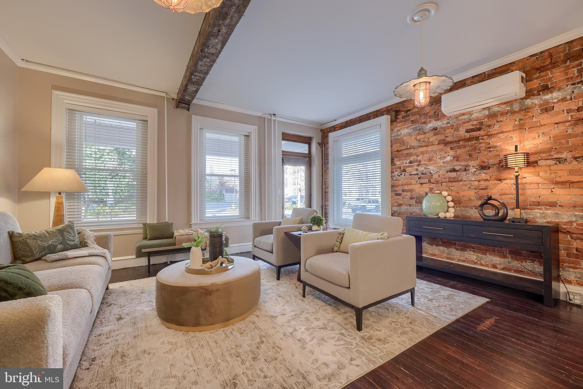 CHESTNUT HILL - Residential