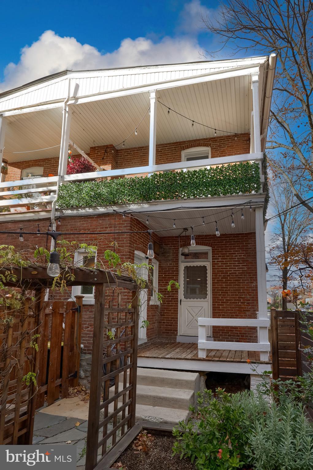 CHESTNUT HILL - Residential