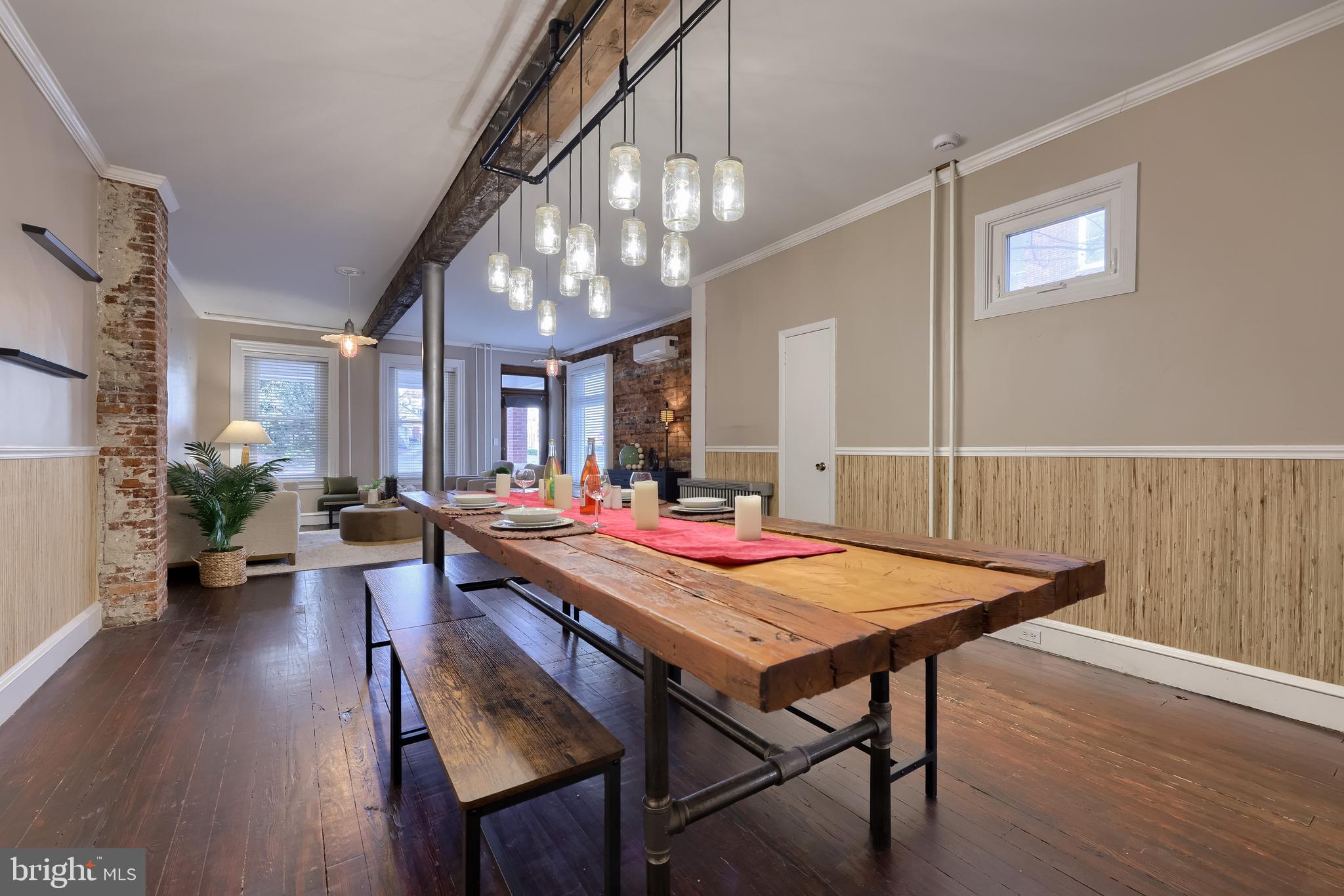 CHESTNUT HILL - Residential