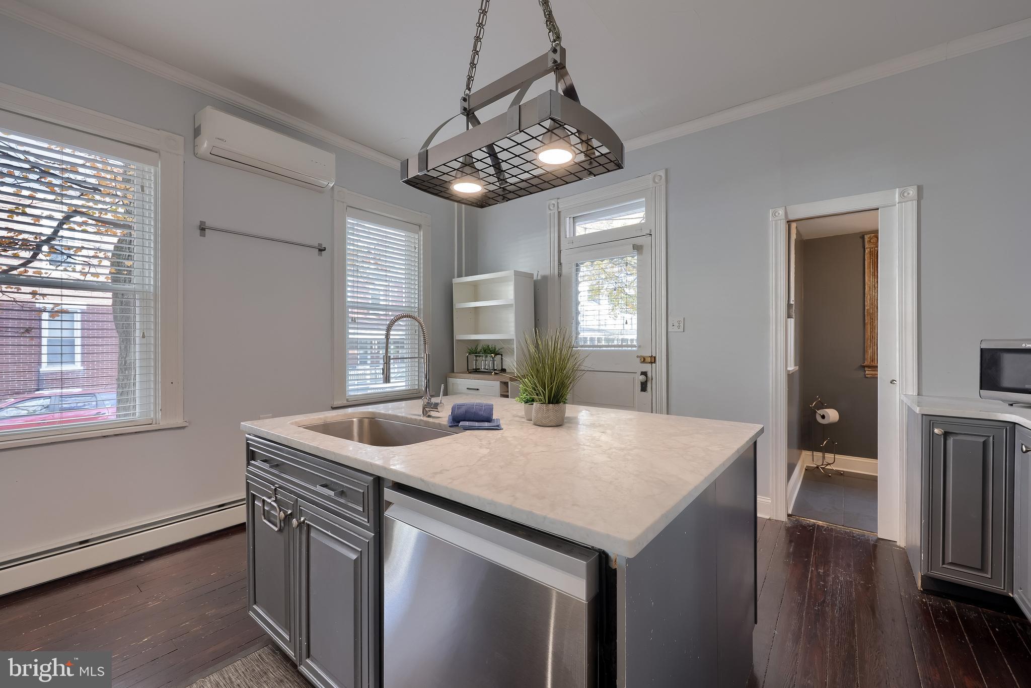 CHESTNUT HILL - Residential