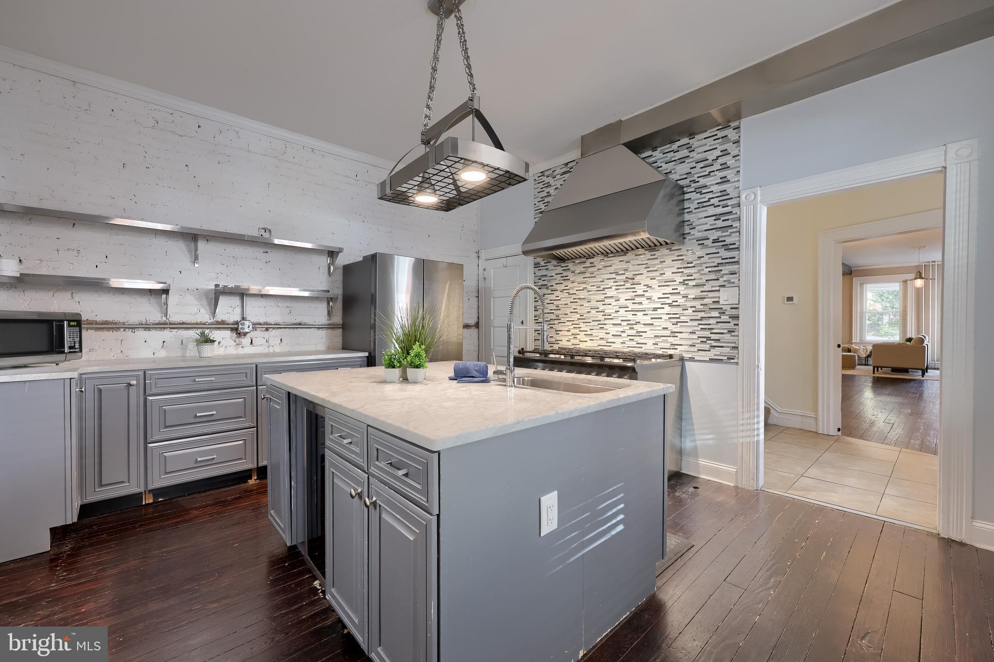 CHESTNUT HILL - Residential