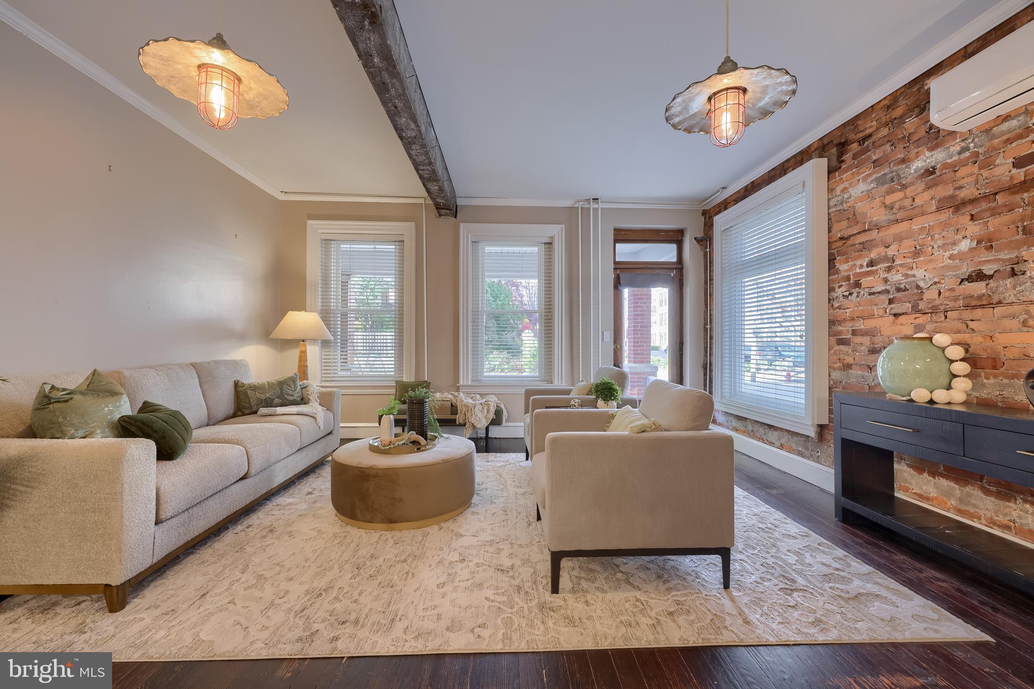 CHESTNUT HILL - Residential