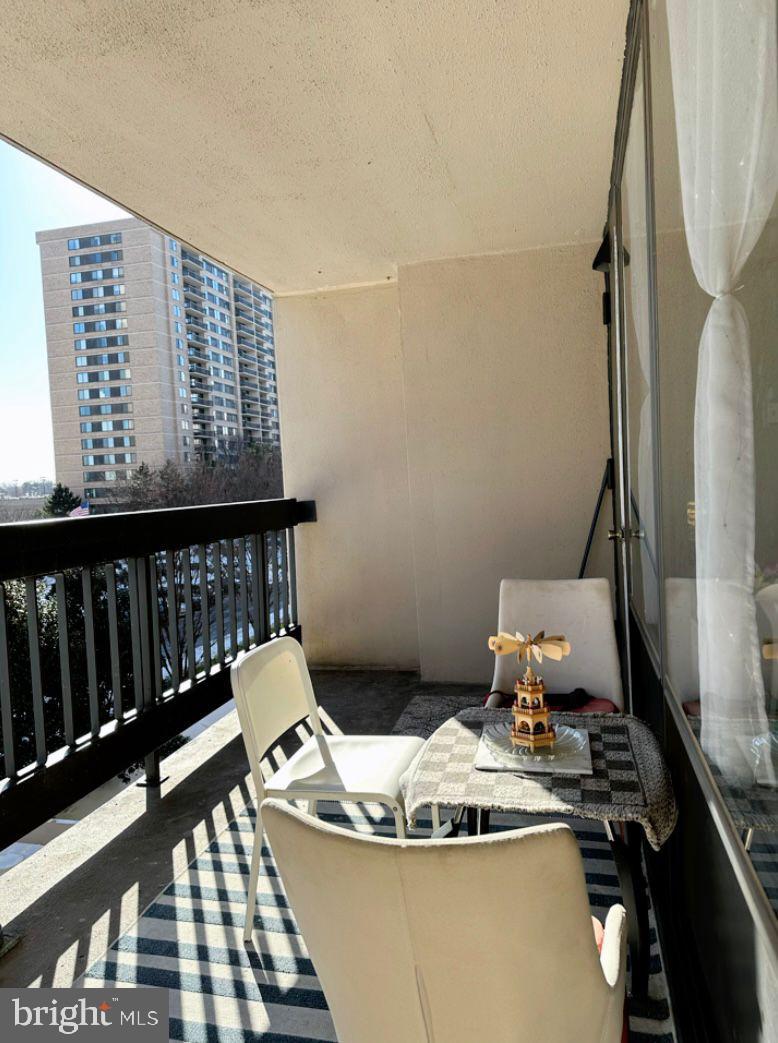 SKYLINE PLAZA - Residential