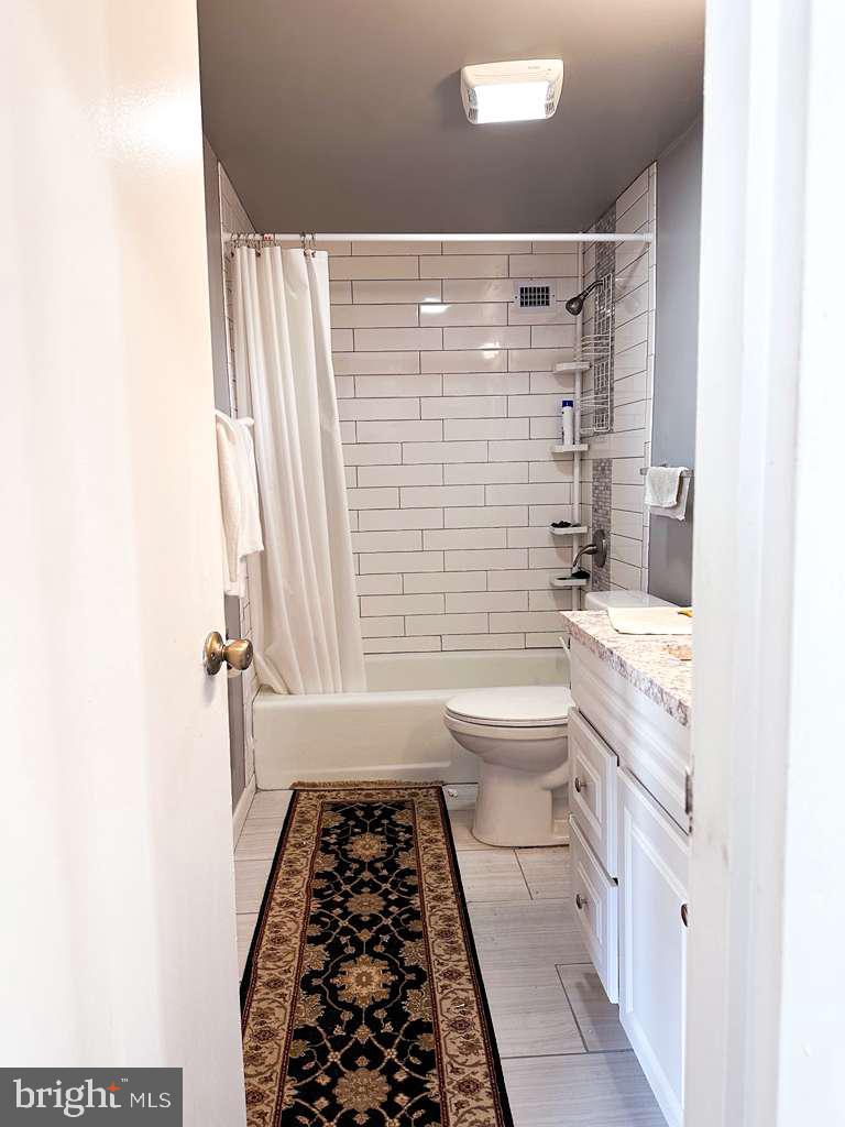 SKYLINE PLAZA - Residential