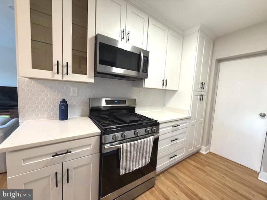 This property presents an exceptional opportunity for individuals seeking to reside in the heart of Arlington. The home has undergone approximately $50,000 in recent renovations, offering modern upgrades and enhanced functionality throughout.
The improvements include a newly designed gourmet kitchen featuring shaker-style, full-height, soft-close cabinetry, brand-new stainless steel appliances, and recessed lighting. The interior has been further upgraded with new luxury vinyl plank (LVP) flooring, complete drywall replacement.  Additional enhancements include a fully remodeled bathroom and fresh paint throughout the property, providing a clean and contemporary living environment. Conveniently located across the street from Ruthie’s All-Day, with a nearby bus stop providing access to Ballston Quarter and Clarendon. The vibrant Columbia Pike corridor offers a variety of dining and entertainment options, including Arlington Cinema & Draft house, Bob & Edith’s Diner, Pupatella, Bangkok 54, Lost Dog Cafe, and the Columbia Pike Farmers Market (Sundays). Public transit also provides direct access to the Pentagon. All utilities, except internet and cable, are included in the condo fee. The property is currently tenant-occupied through July 1, 2026