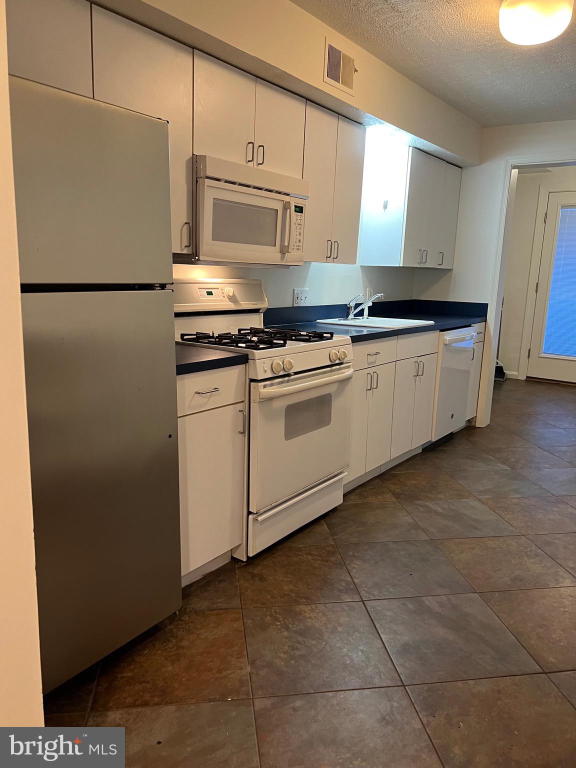 OLD TOWN - Residential Lease