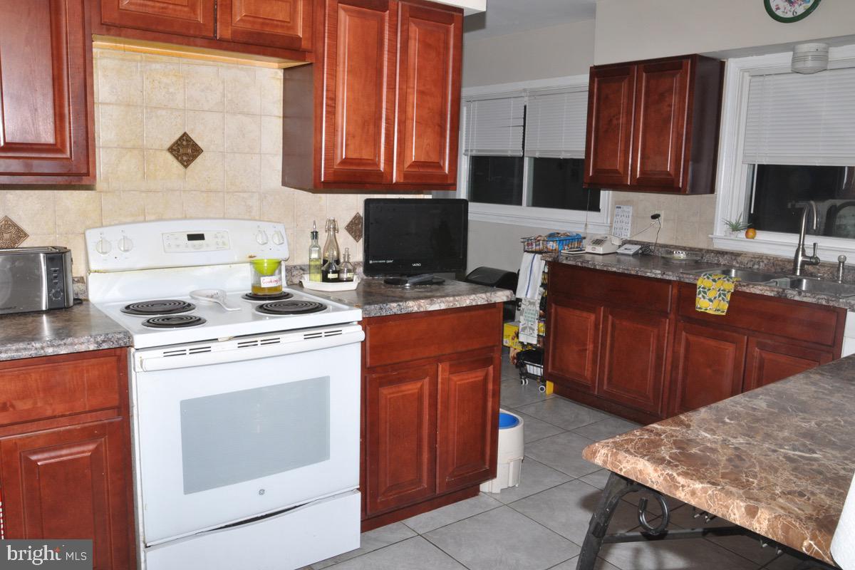 WINDSOR  MILL - Residential