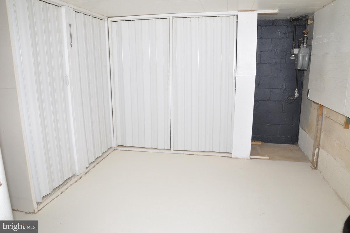 WINDSOR  MILL - Residential