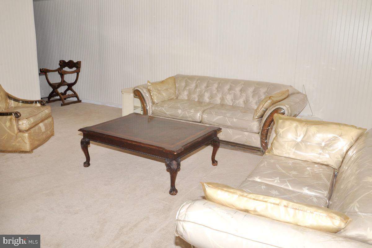 WINDSOR  MILL - Residential