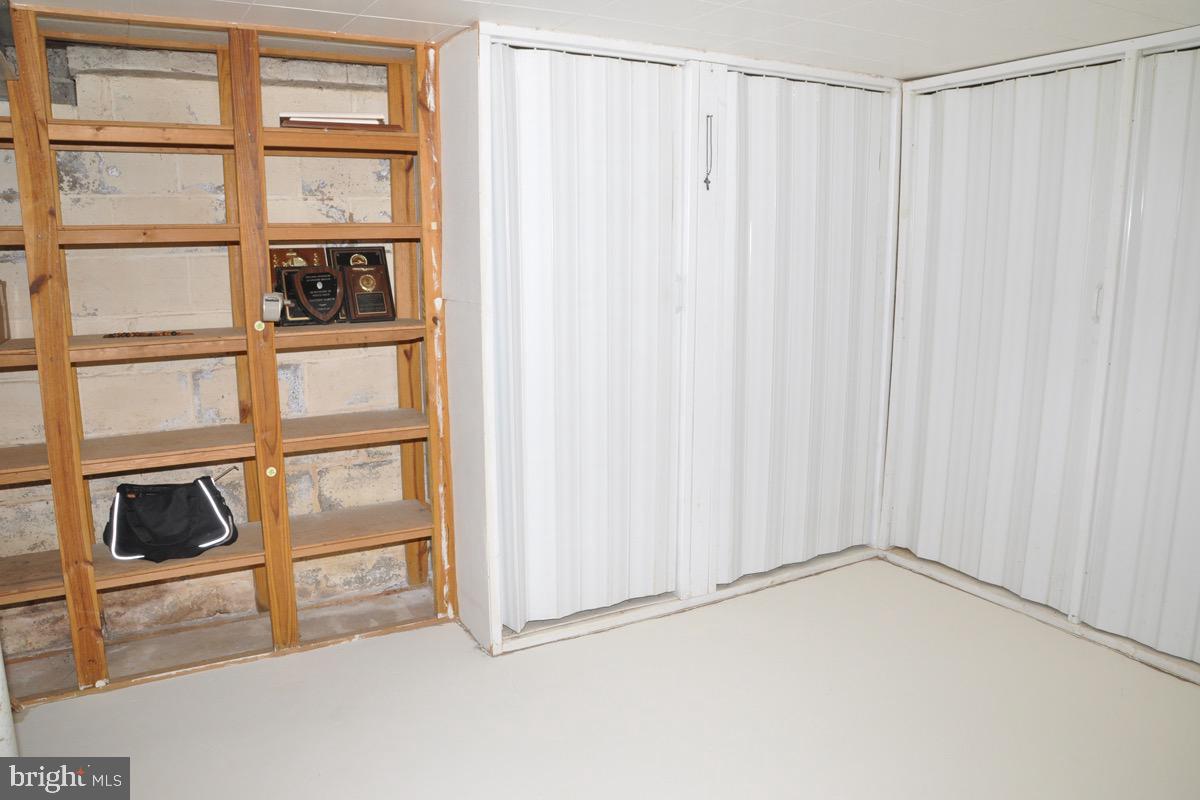 WINDSOR  MILL - Residential