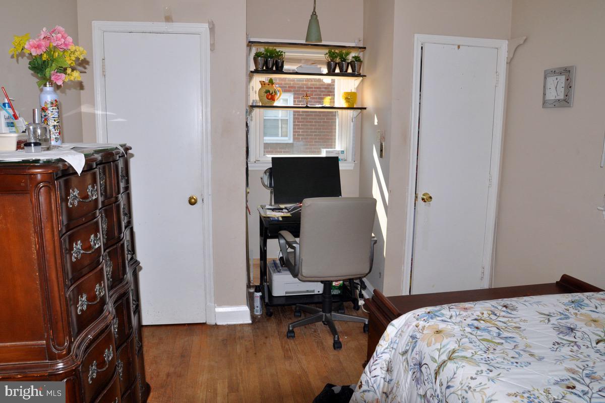 WINDSOR  MILL - Residential