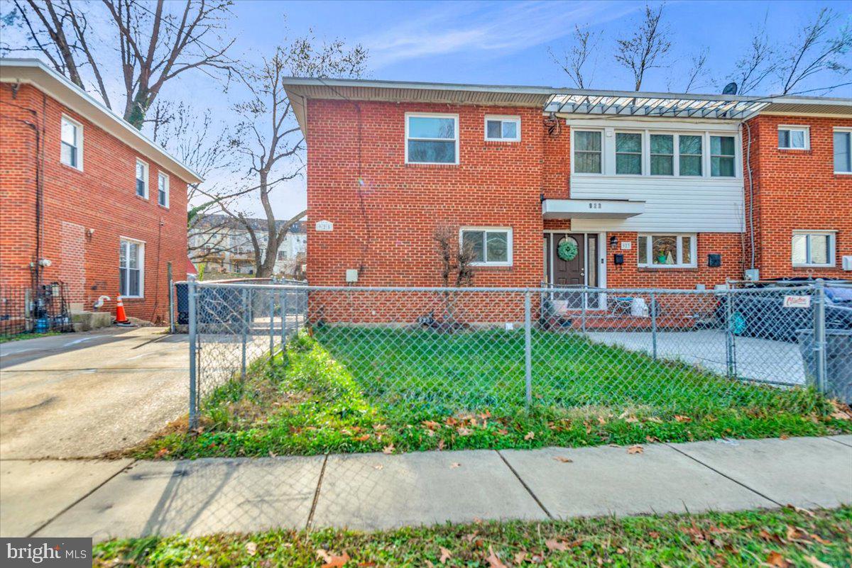 EAST MEADOWS - Residential