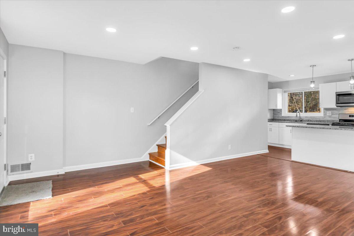 EAST MEADOWS - Residential