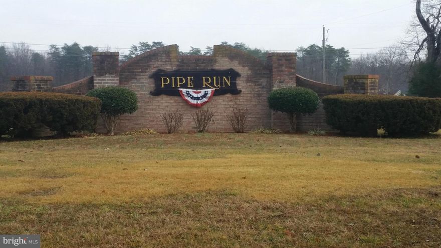 BUILD YOUR DREAM HOME ON THIS FABULOUS 1-ACRE LOT IN UPSCALE COMMUNITY ..CLOSE TO EVERYTHING YET FAR ENOUGH AWAY TO ENJOY THE PEACE AND SERENITY OF COUNTRY LIVING ...SCHOOLS-  CHANCELLOR ELEMENTARY, NI RIVER MIDDLE, RIVERBEND HIGH.