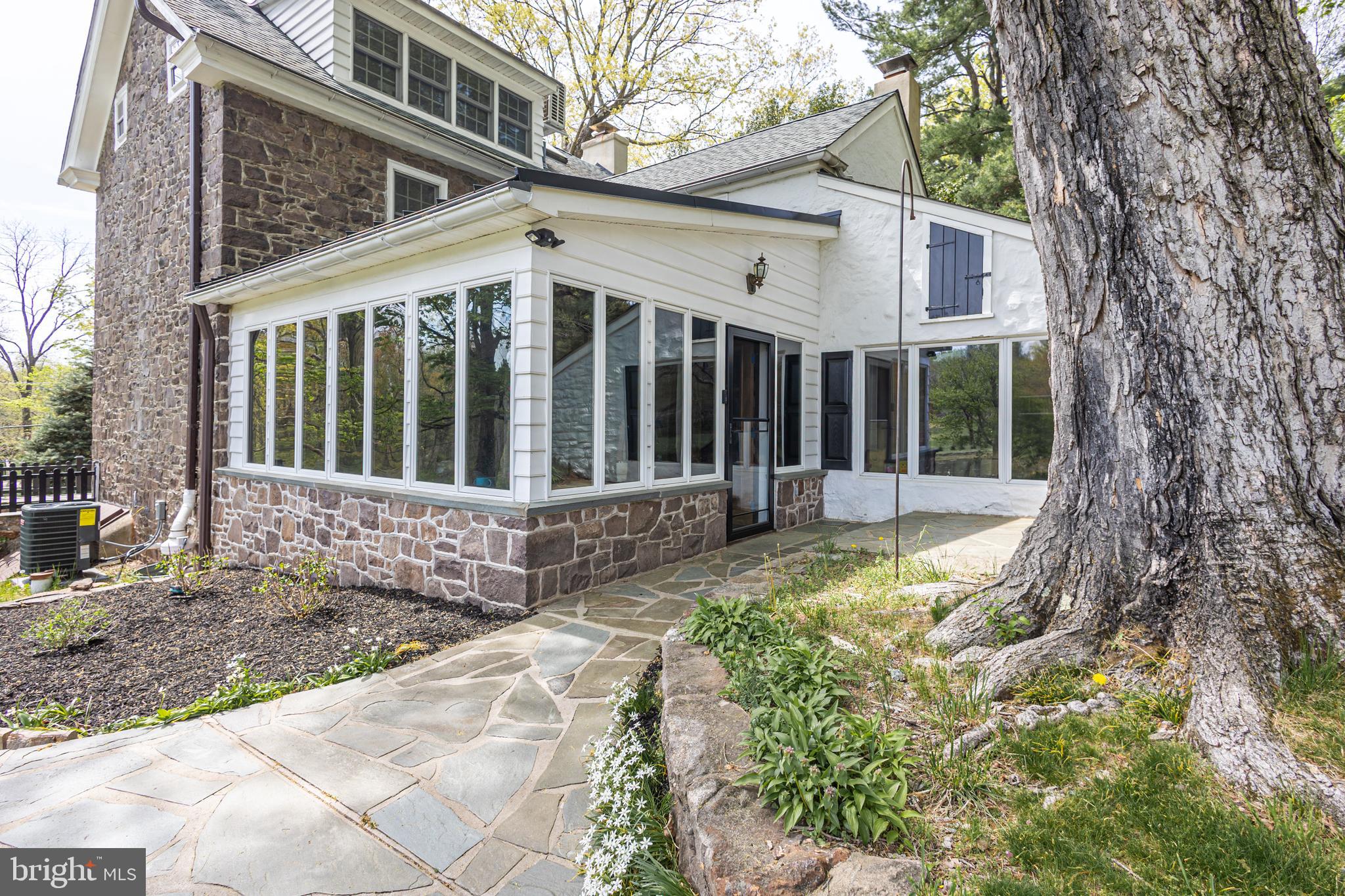 PEBBLE HILL - Residential
