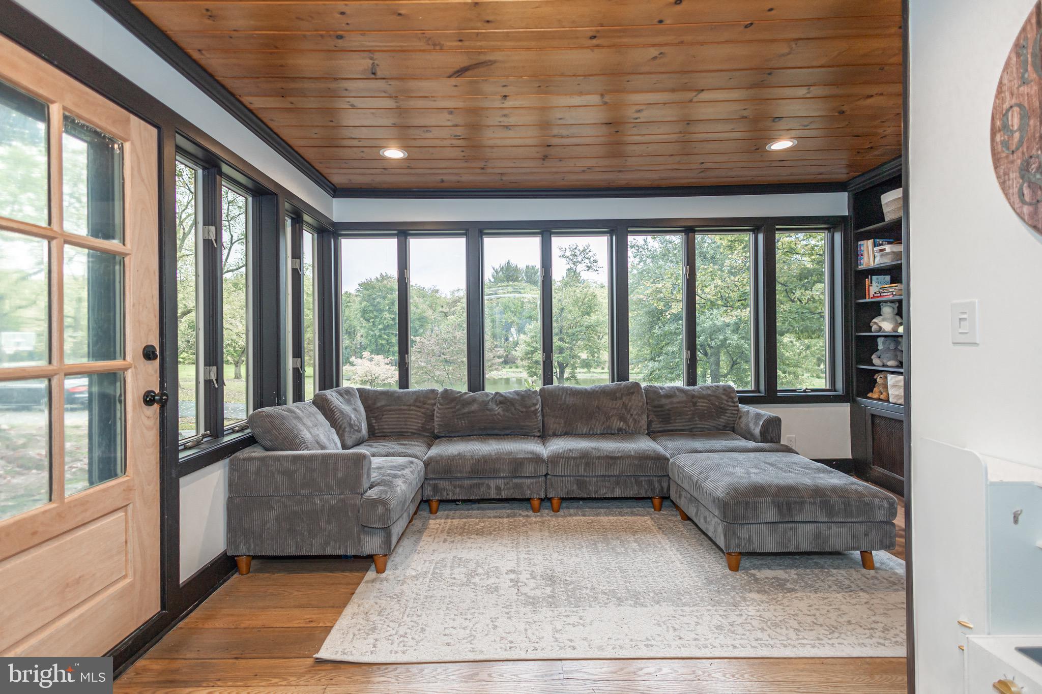 PEBBLE HILL - Residential