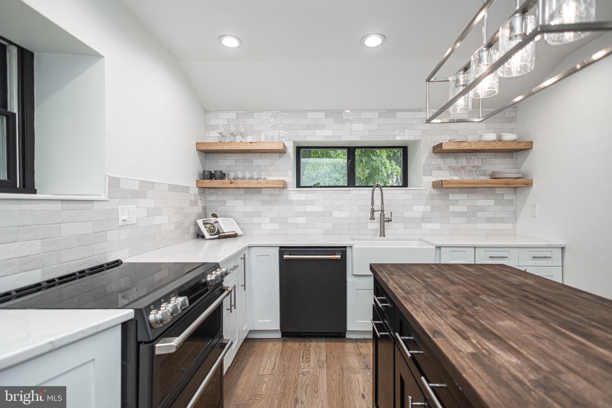 PEBBLE HILL - Residential