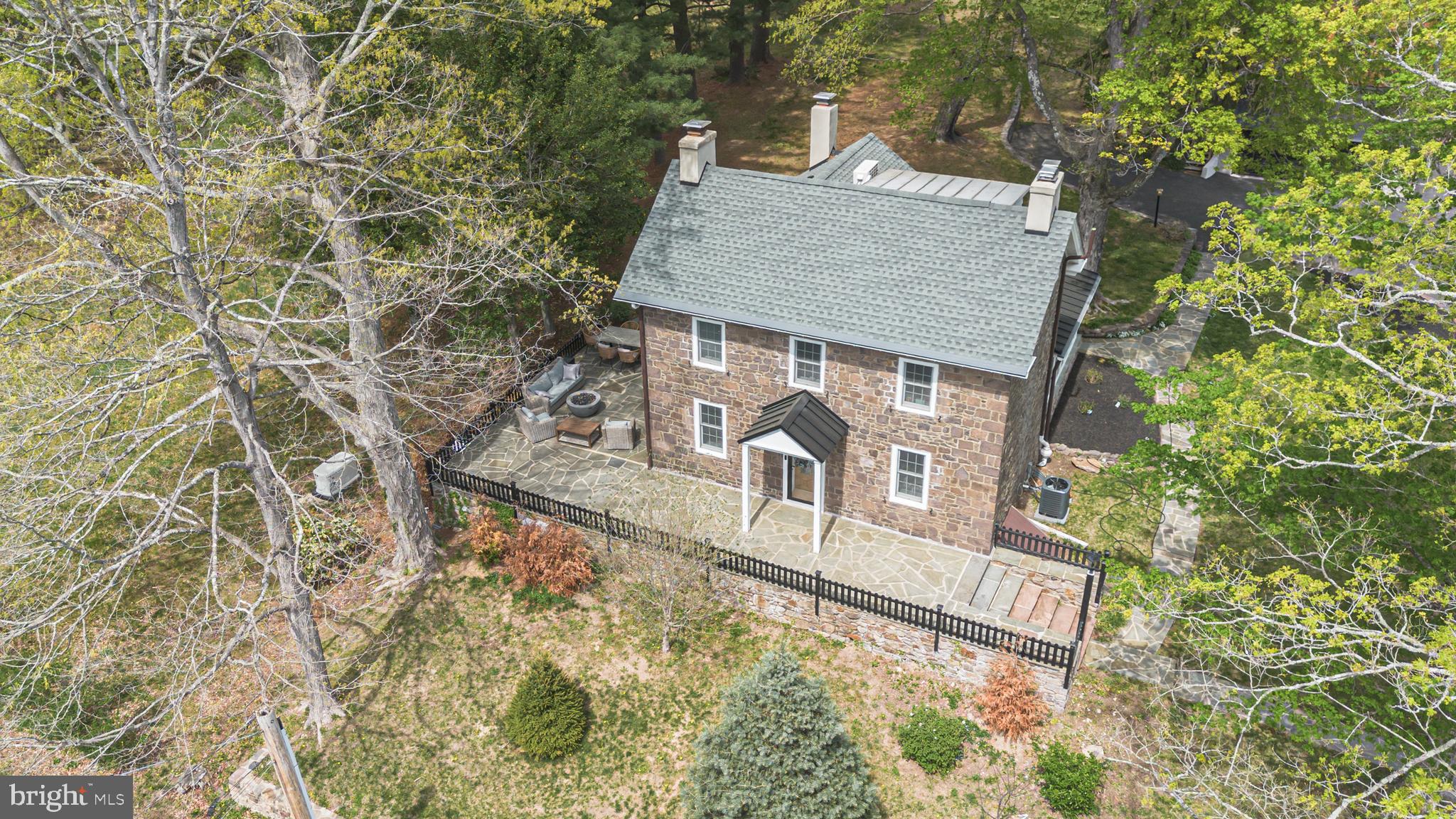 PEBBLE HILL - Residential