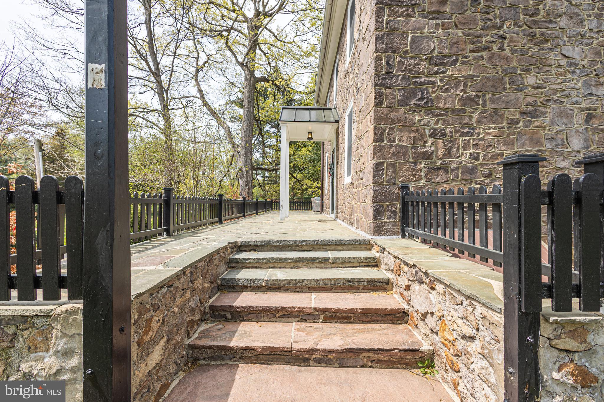 PEBBLE HILL - Residential