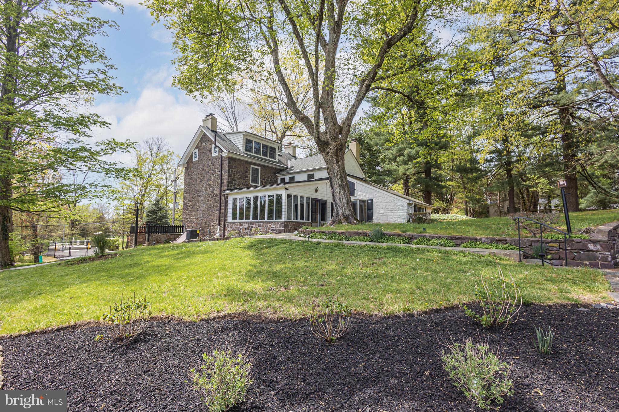 PEBBLE HILL - Residential