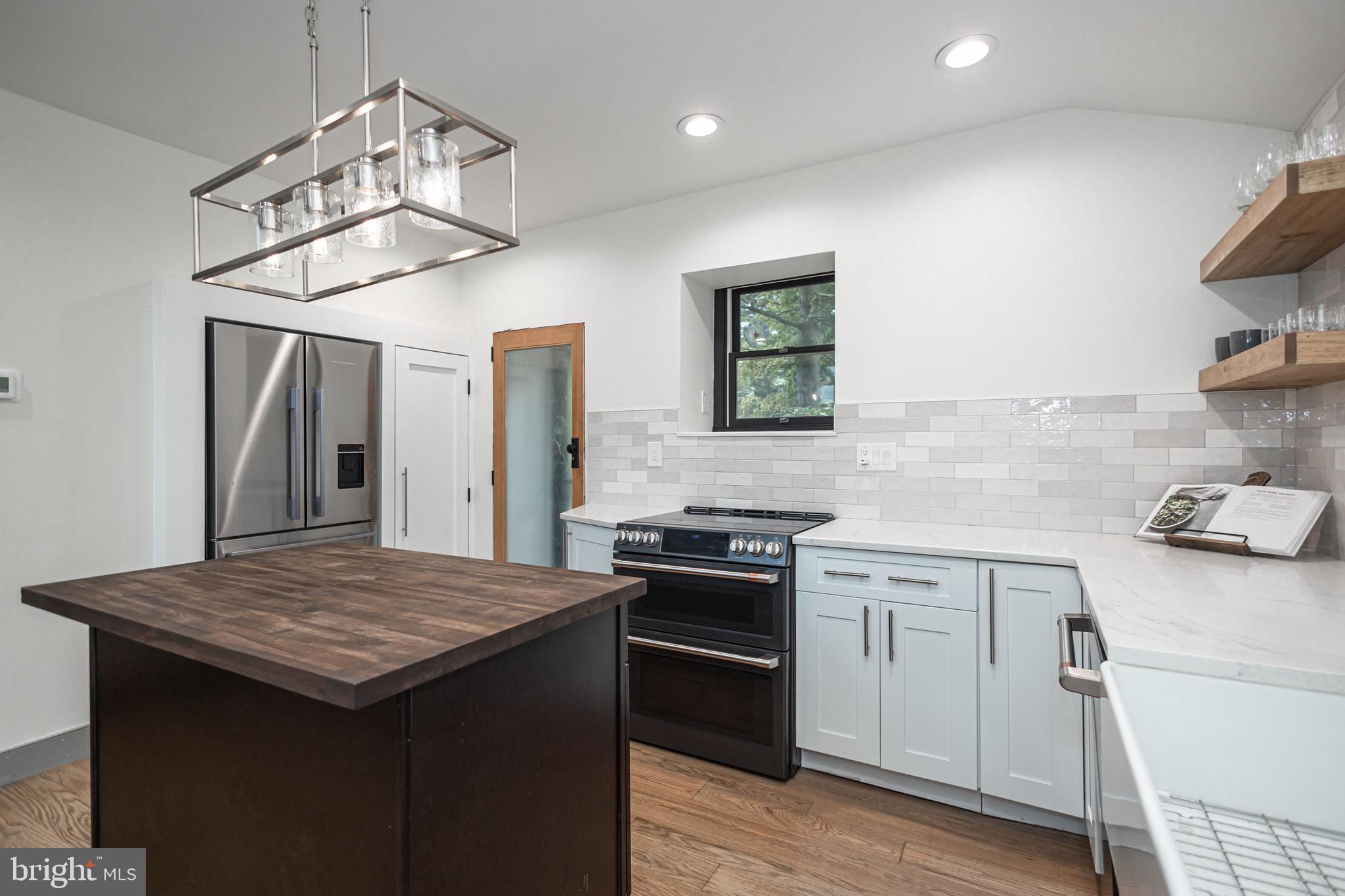 PEBBLE HILL - Residential