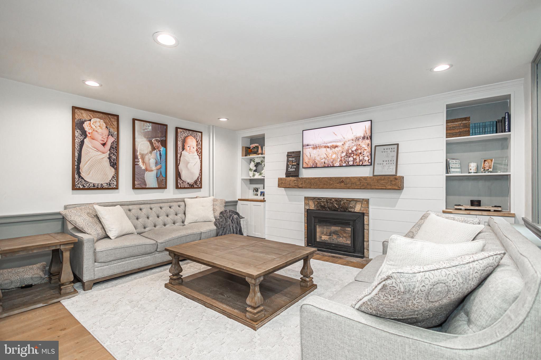 PEBBLE HILL - Residential