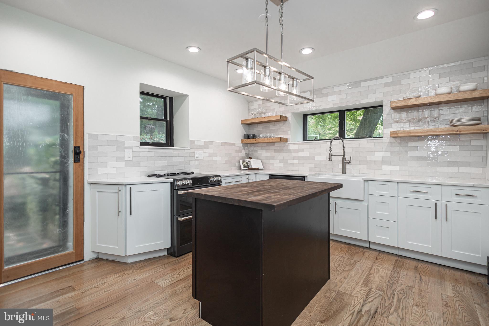 PEBBLE HILL - Residential