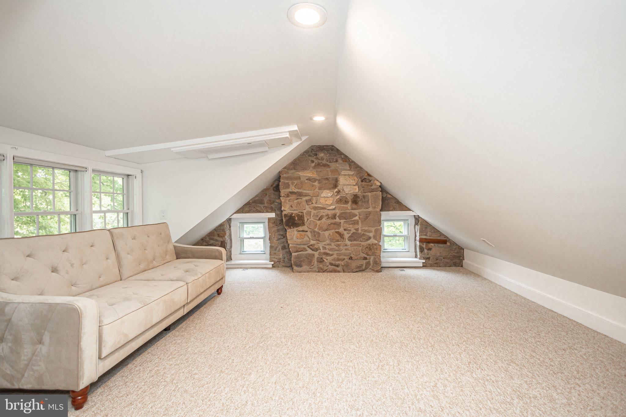 PEBBLE HILL - Residential