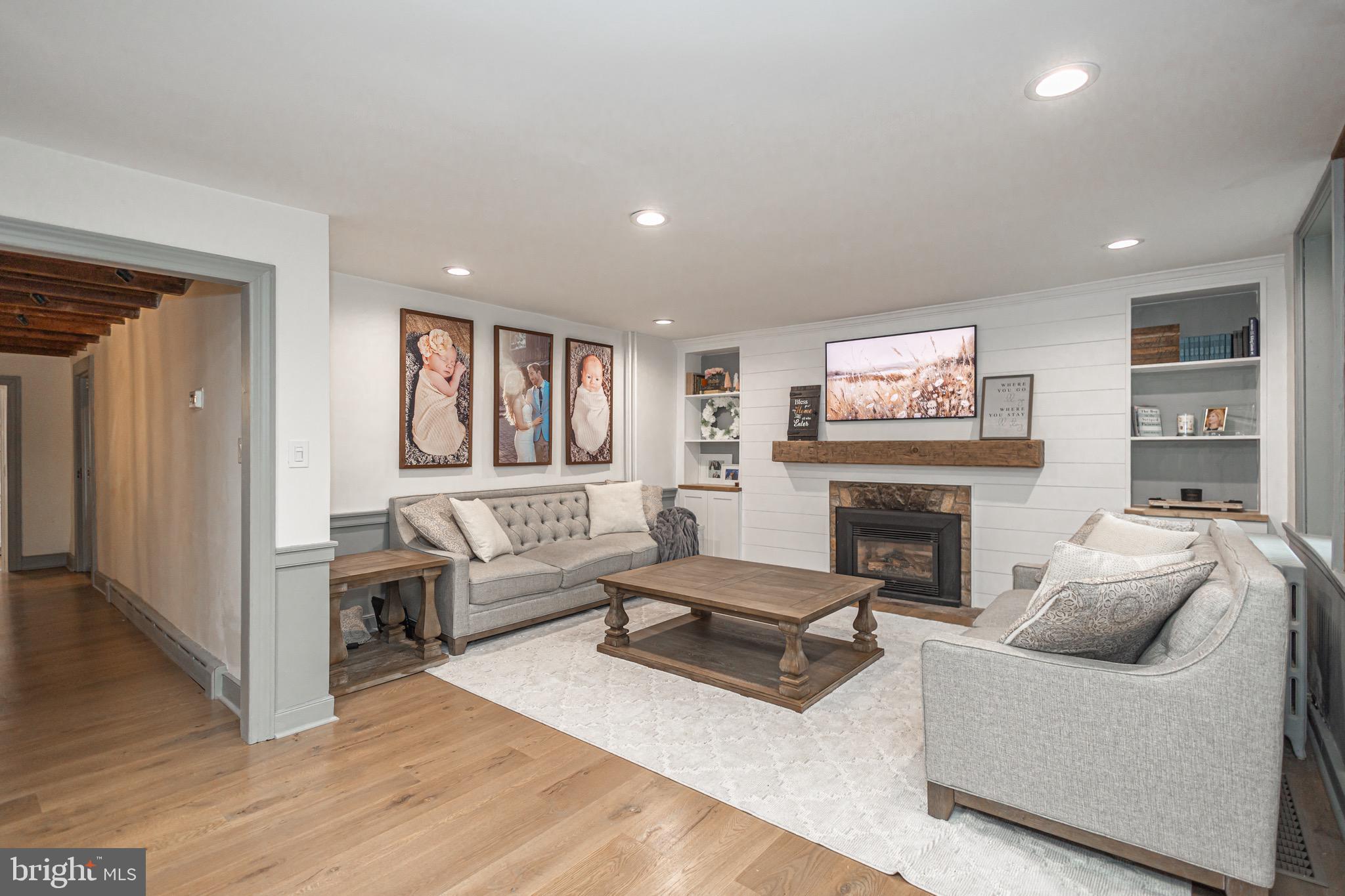 PEBBLE HILL - Residential