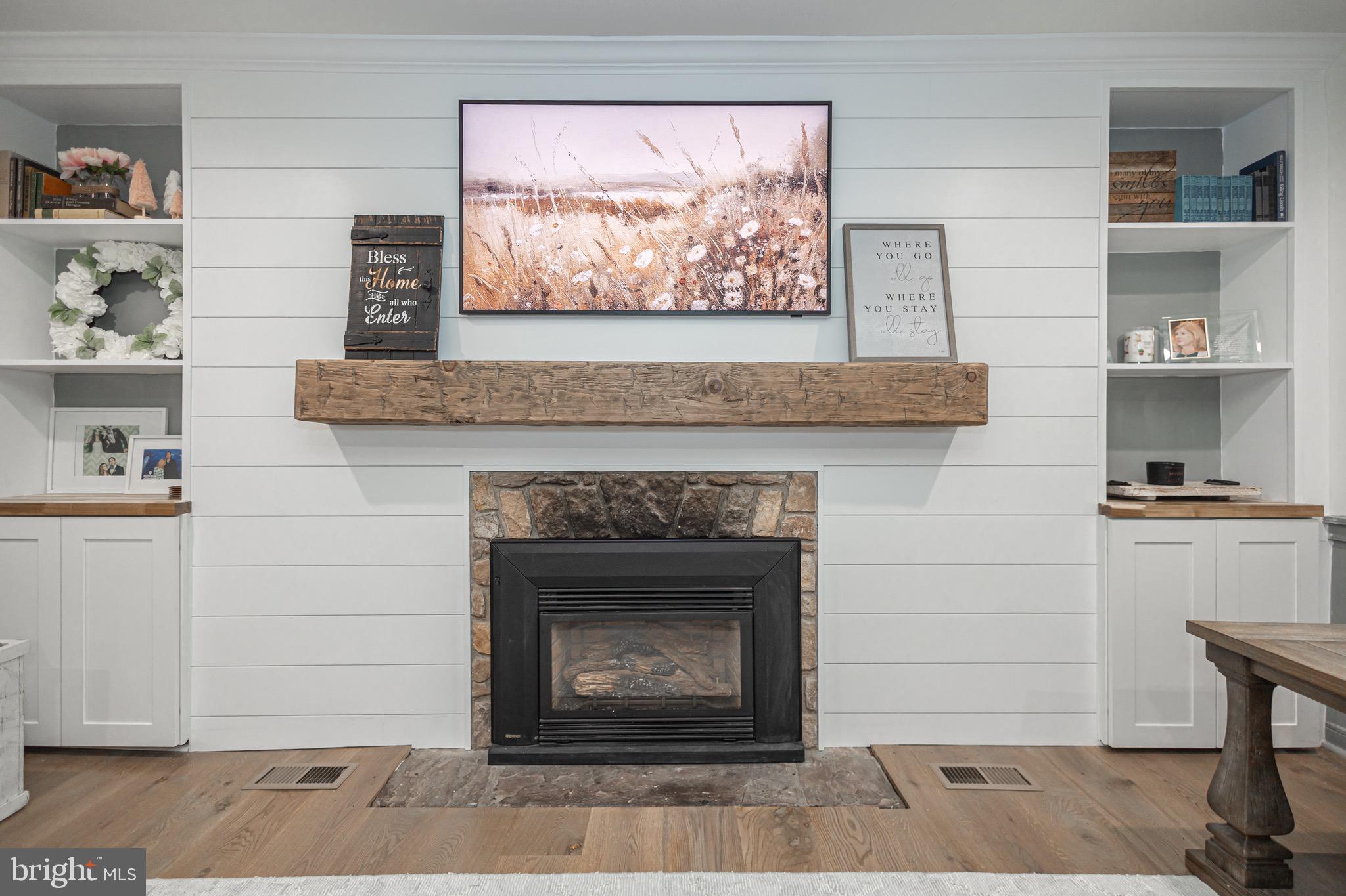 PEBBLE HILL - Residential