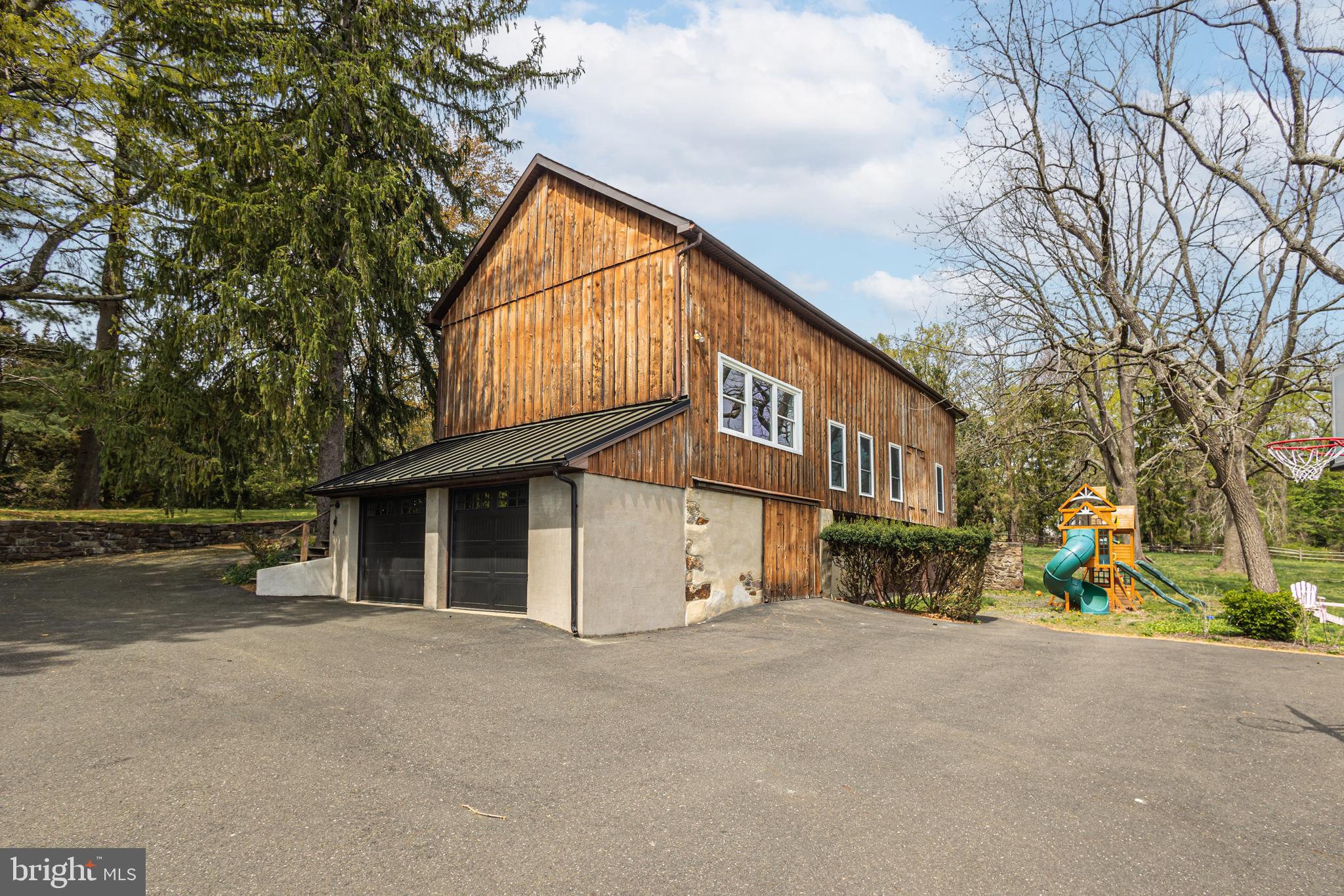 PEBBLE HILL - Residential