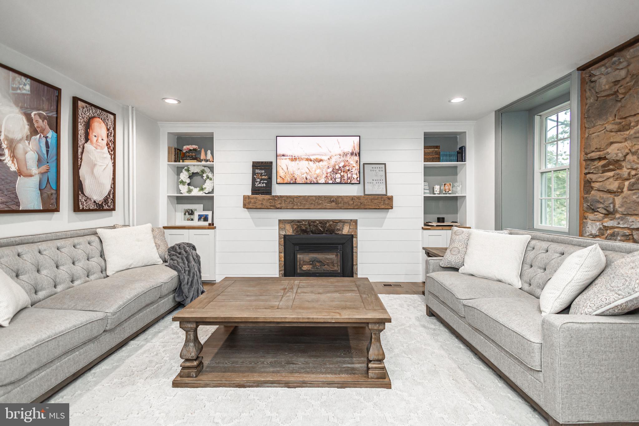 PEBBLE HILL - Residential