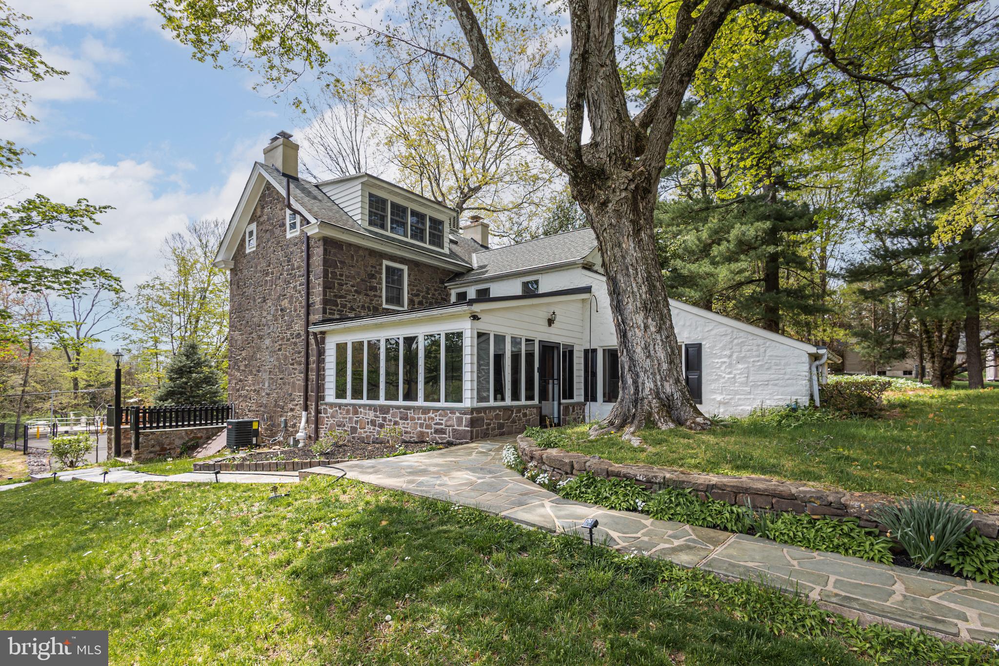 PEBBLE HILL - Residential