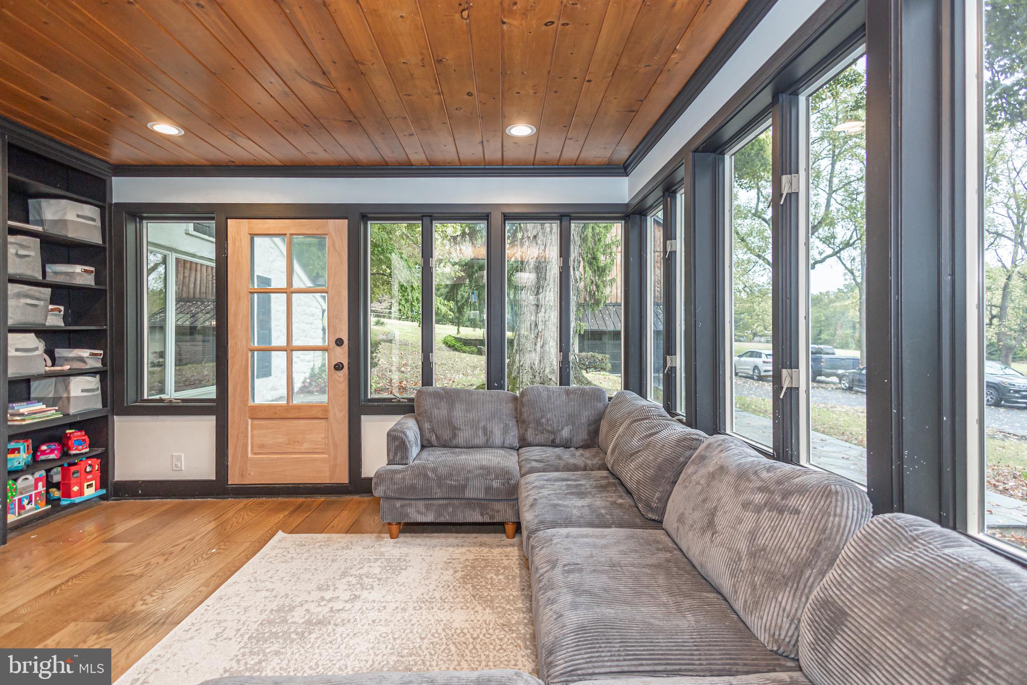 PEBBLE HILL - Residential