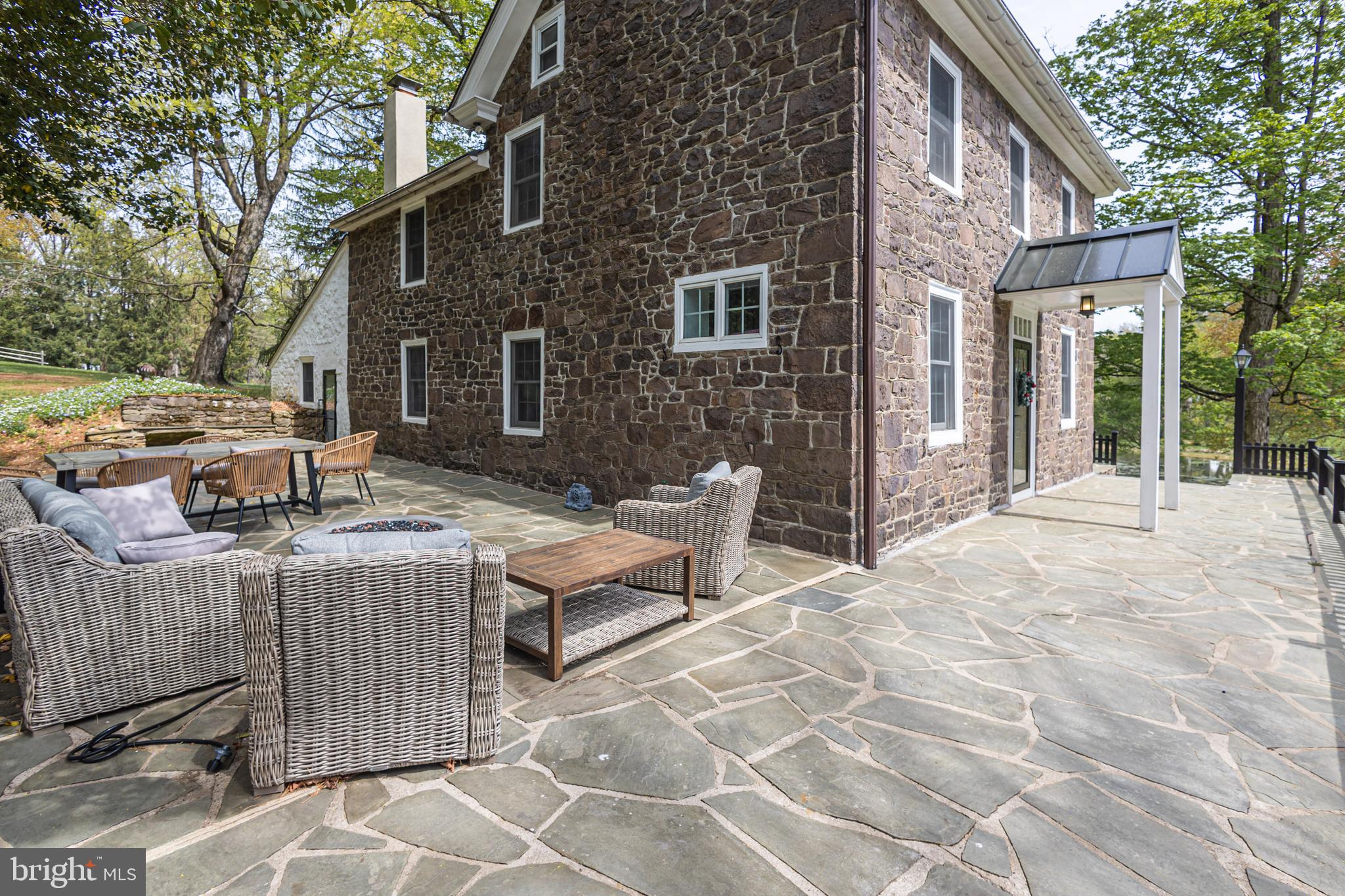 PEBBLE HILL - Residential
