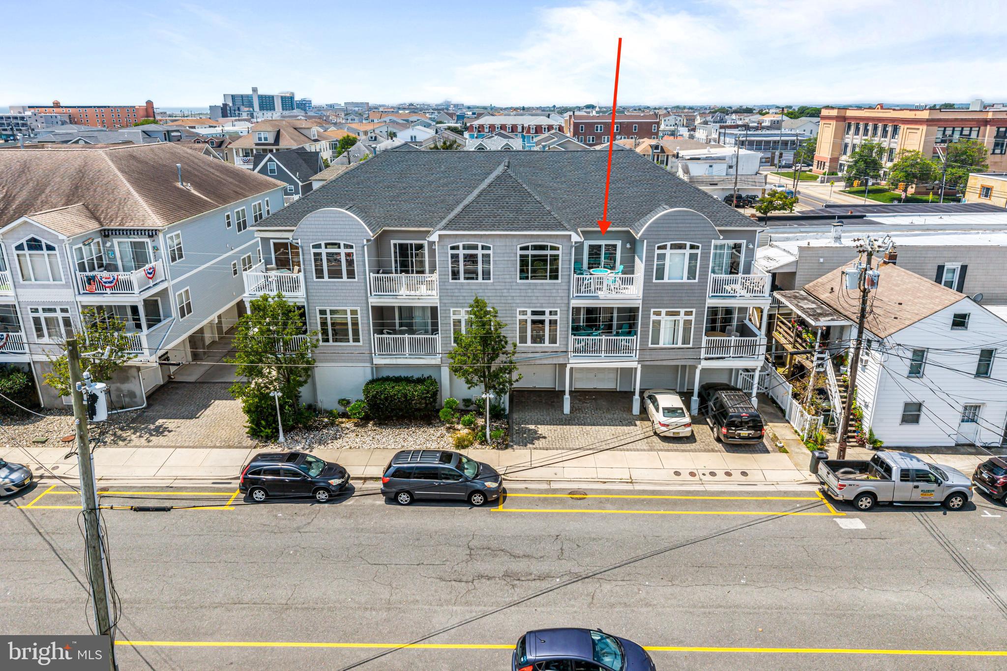 216 E ROBERTS AVENUE 7