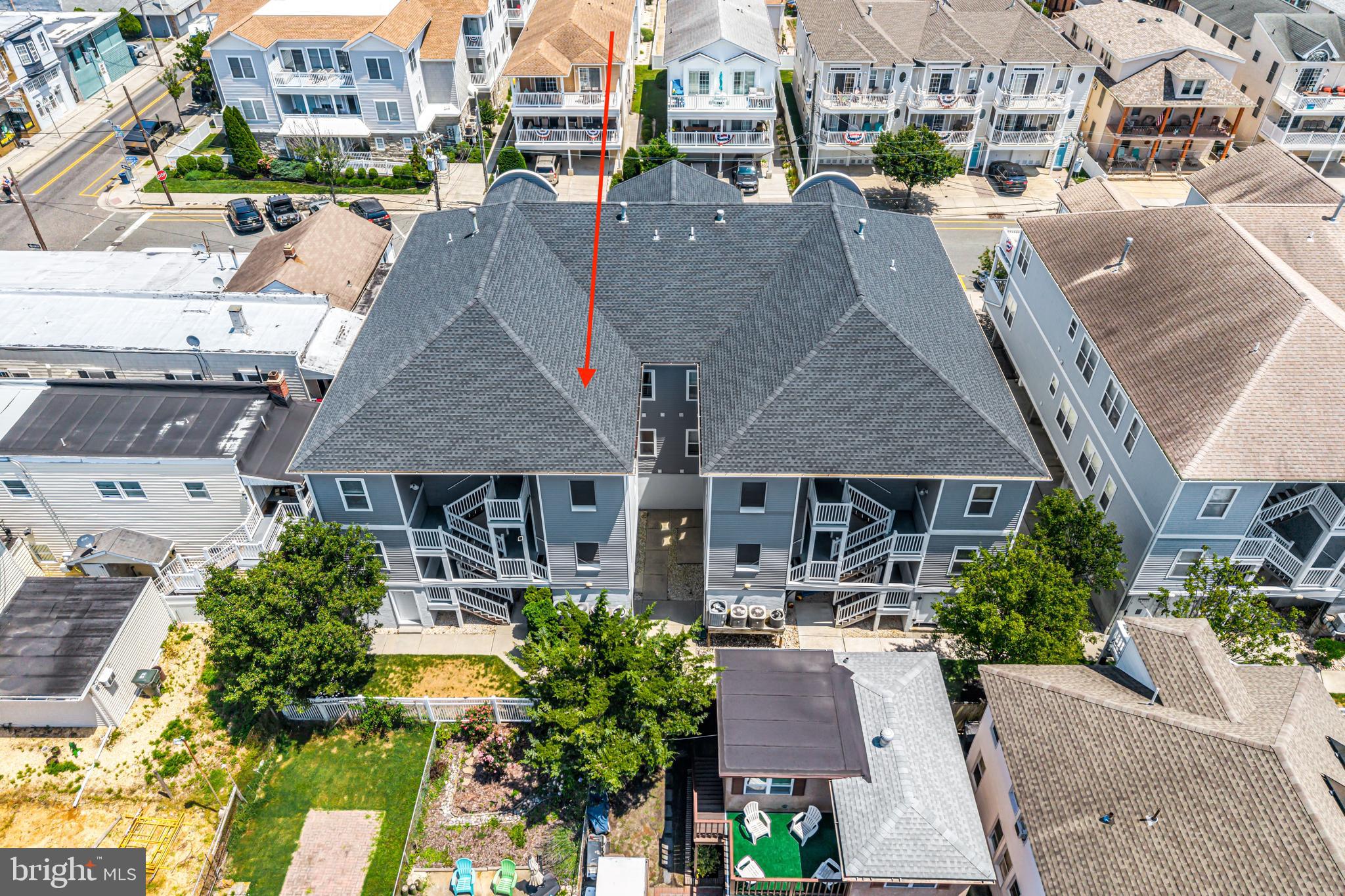 216 E ROBERTS AVENUE 7
