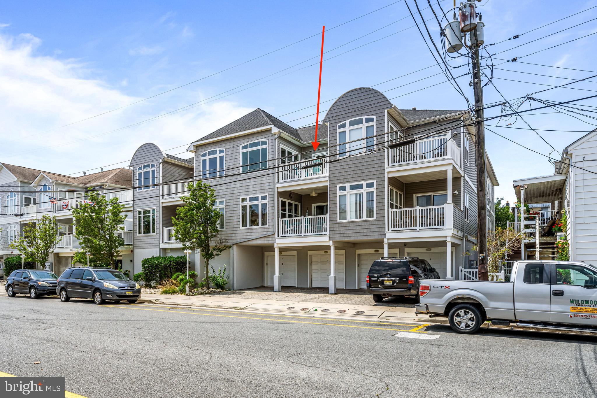 216 E ROBERTS AVENUE 7