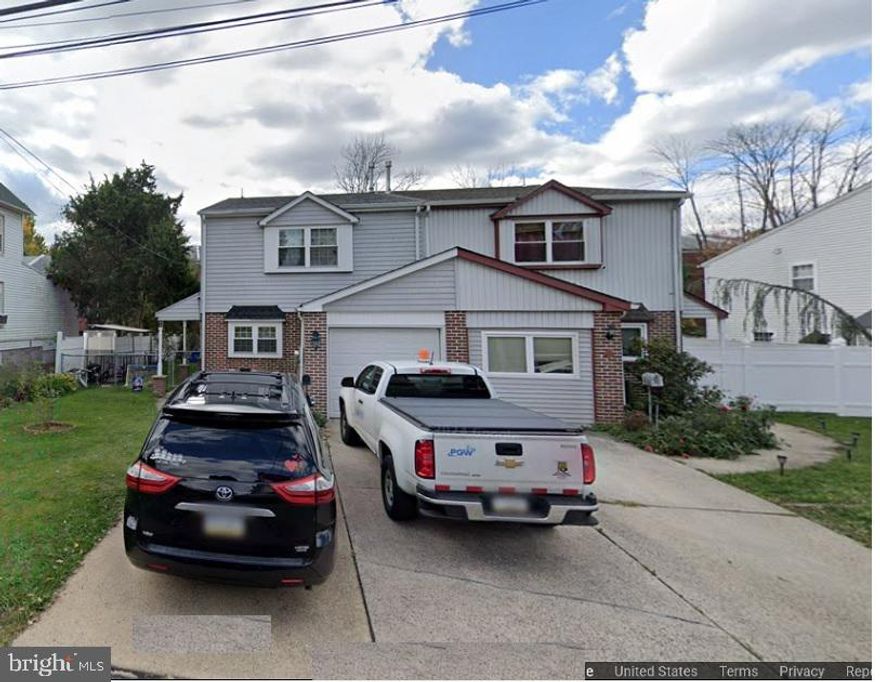 home locates at division somerton. great for use as primary home or investing property . existing occupant pay $2500 per month. 
  Sold "AS IS" .  This good size Home has 5 Bedrooms, 3Baths. Close to Shopping, transportation, schools and parks.. Don't miss out on the opportunity.