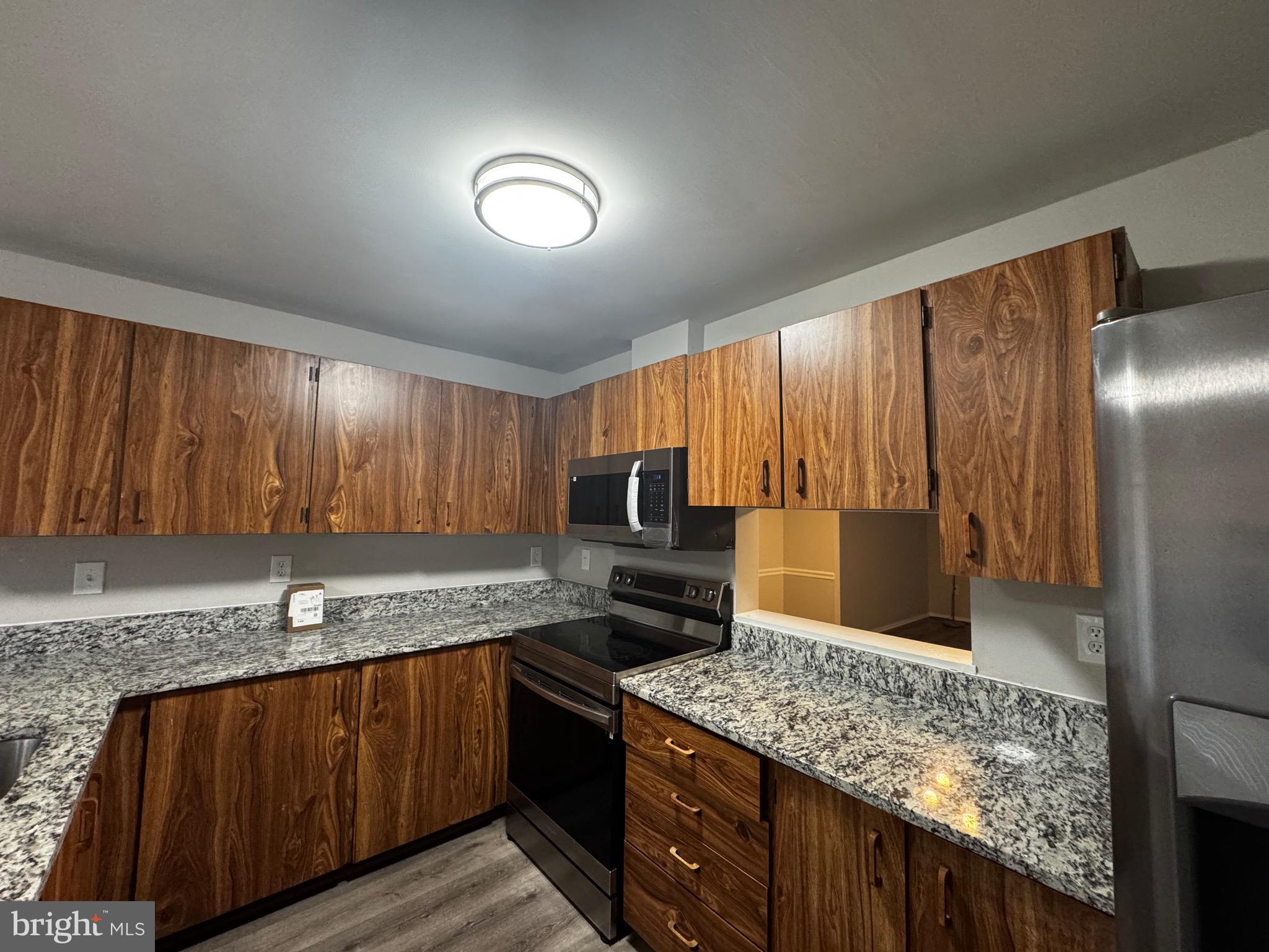 9728 SUMMER PARK COURT