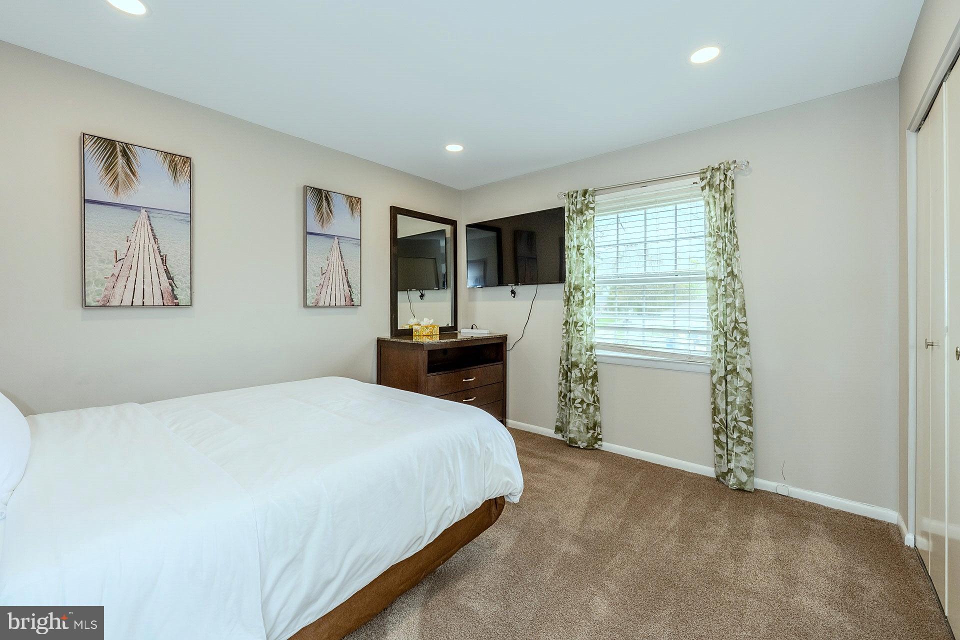 TREESIDE - Residential