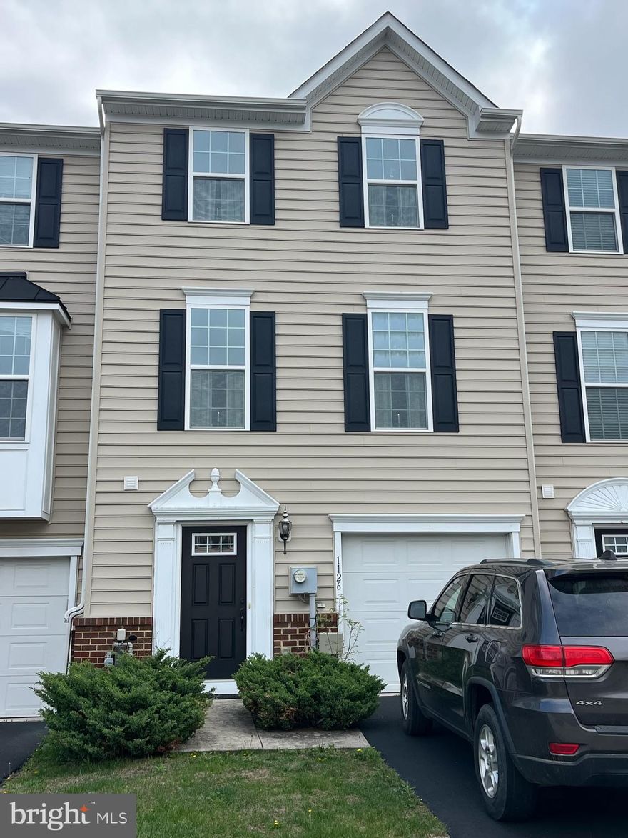 Welcome to this great opportunity to buy this Ryan built townhome in Coddington View. This 3 level townhome offers 3 bedrooms,  2.5 Baths and features a spacious Kitchen and Living room Layout. Nice location in the development!  Priced to sell!