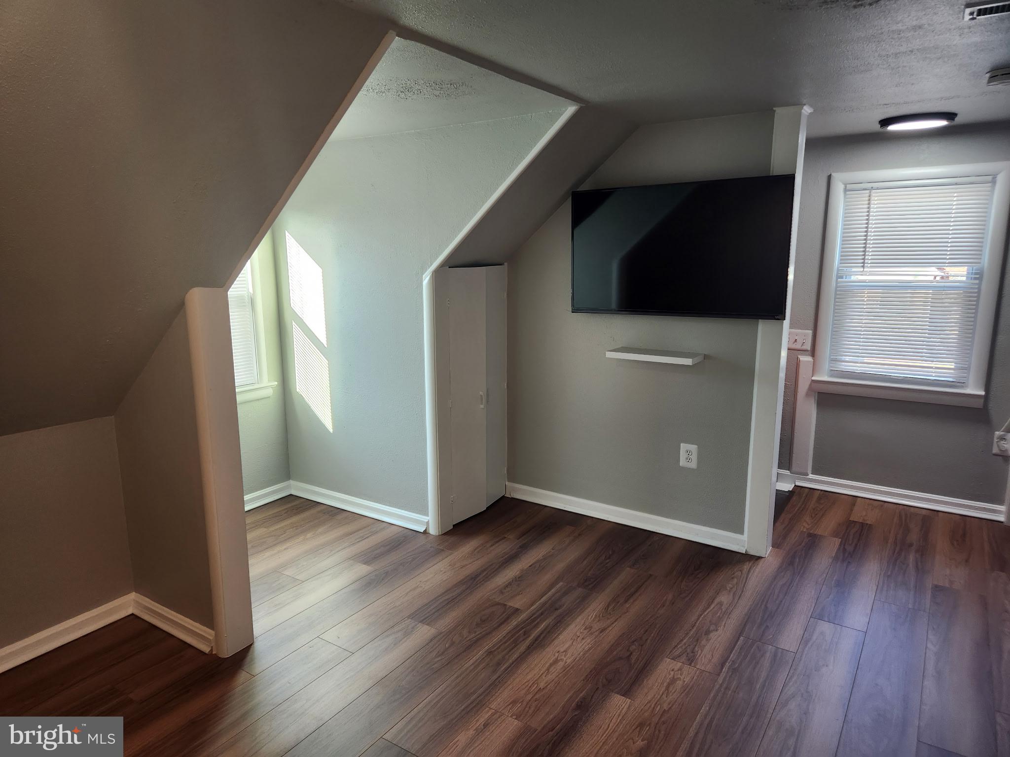 SUNNY VIEW - Residential Lease