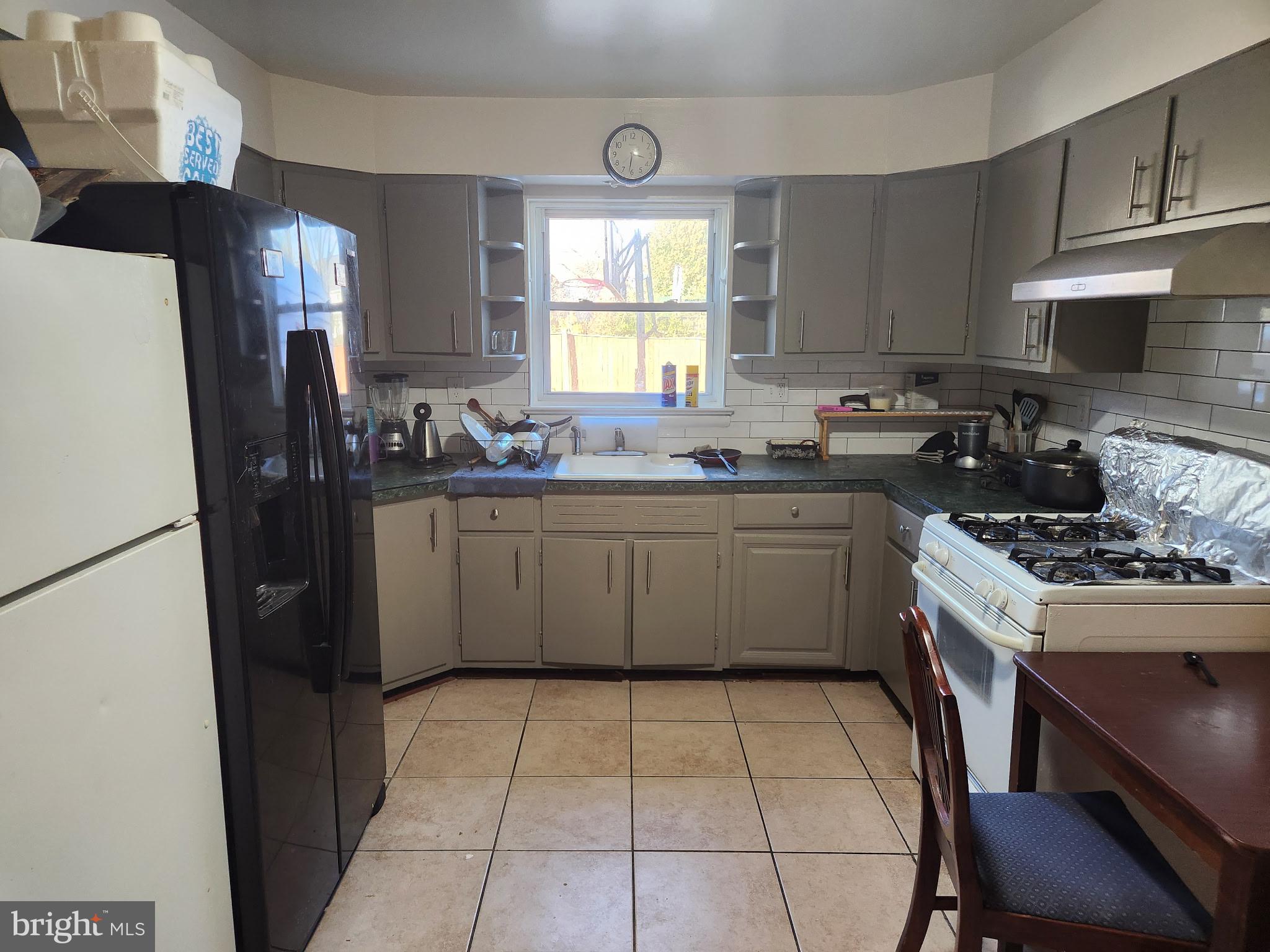 SUNNY VIEW - Residential Lease