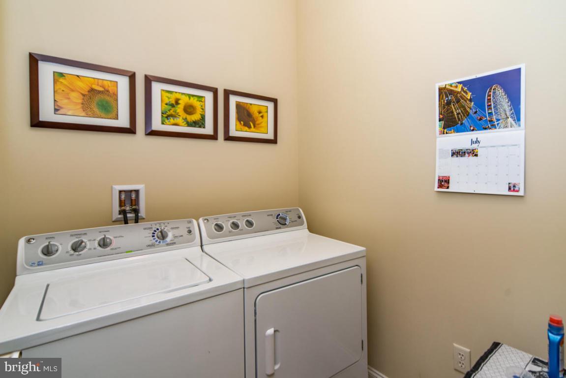 HOME TOWNE SQUARE - Residential