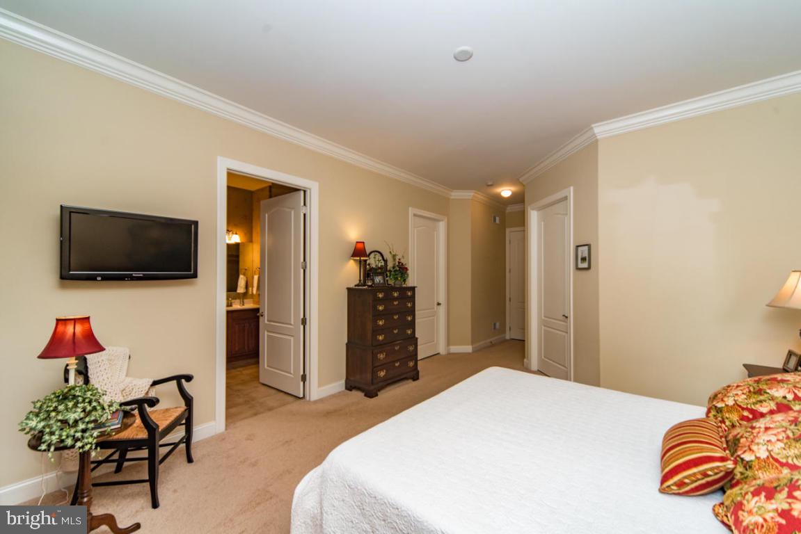 HOME TOWNE SQUARE - Residential