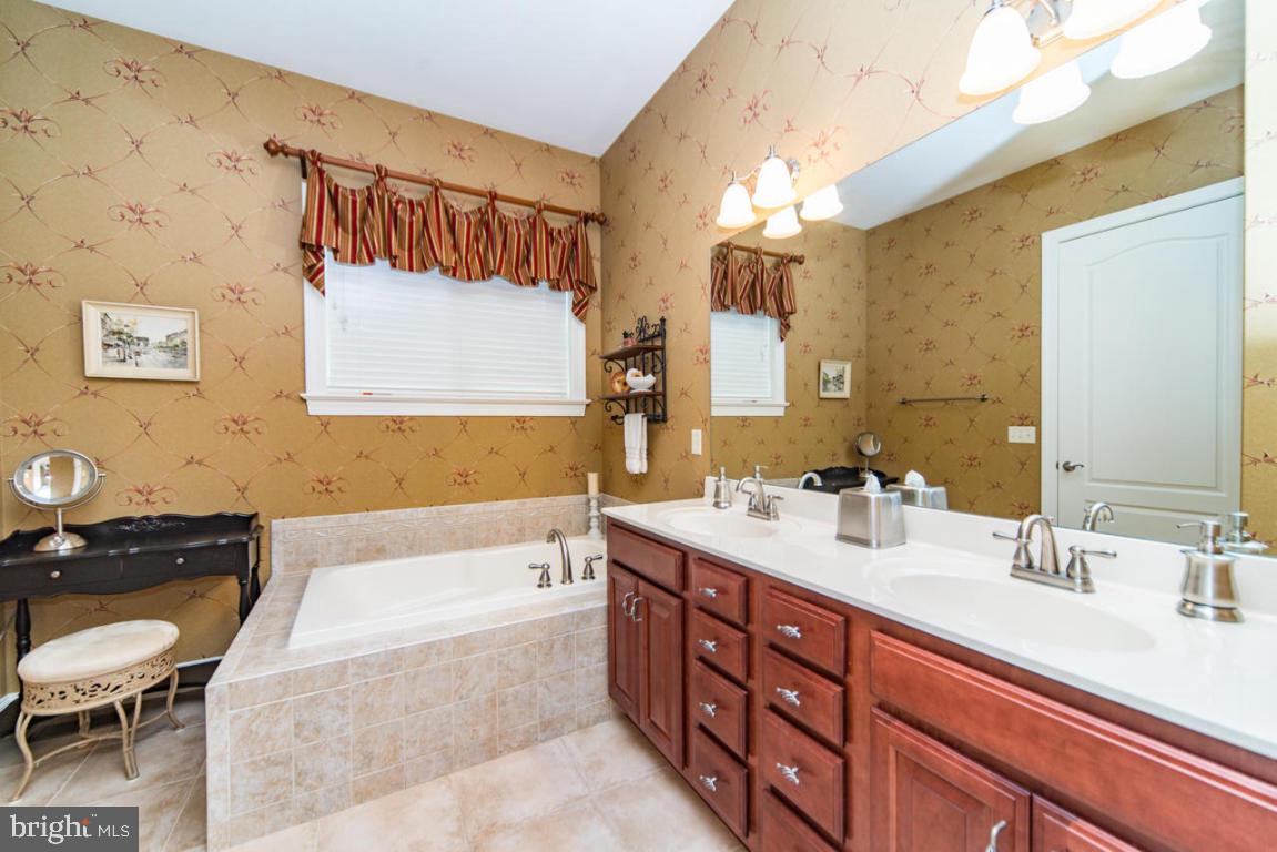 HOME TOWNE SQUARE - Residential