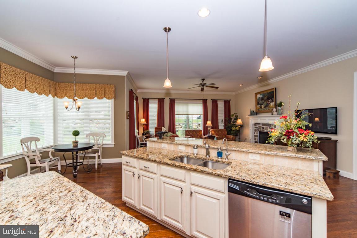HOME TOWNE SQUARE - Residential